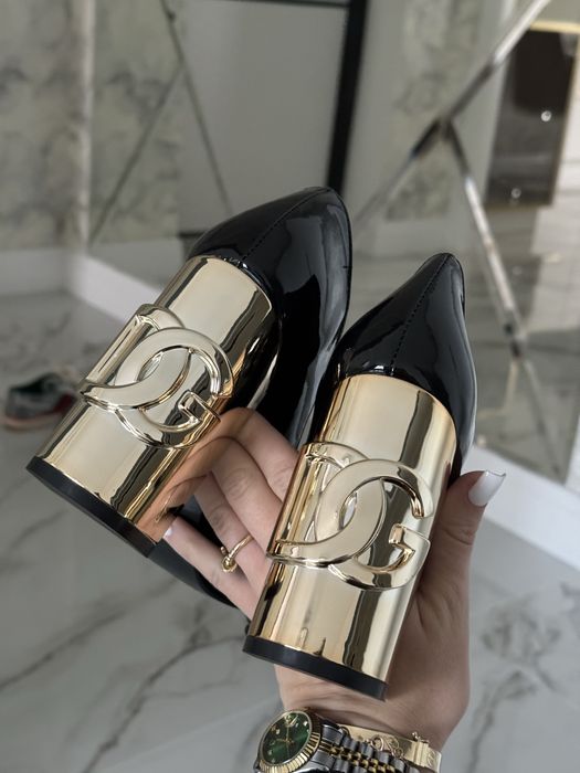 Туфли черные лаковые  karol