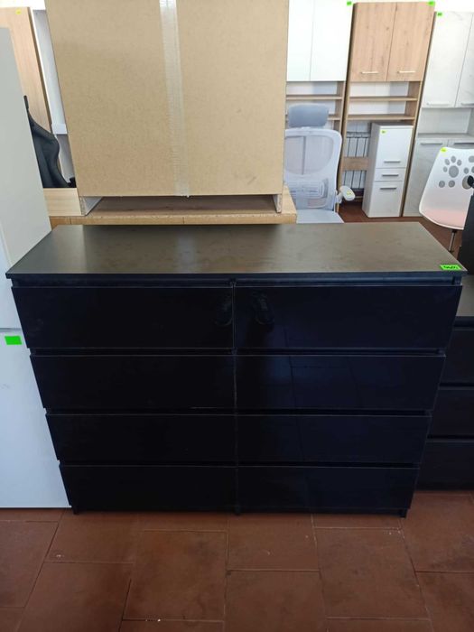 Czarna komoda z szufladami – elegancka i pojemna, Wymiary 120x97x40 cm
