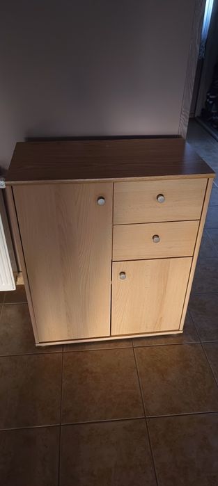 Mała komoda kolor sosna