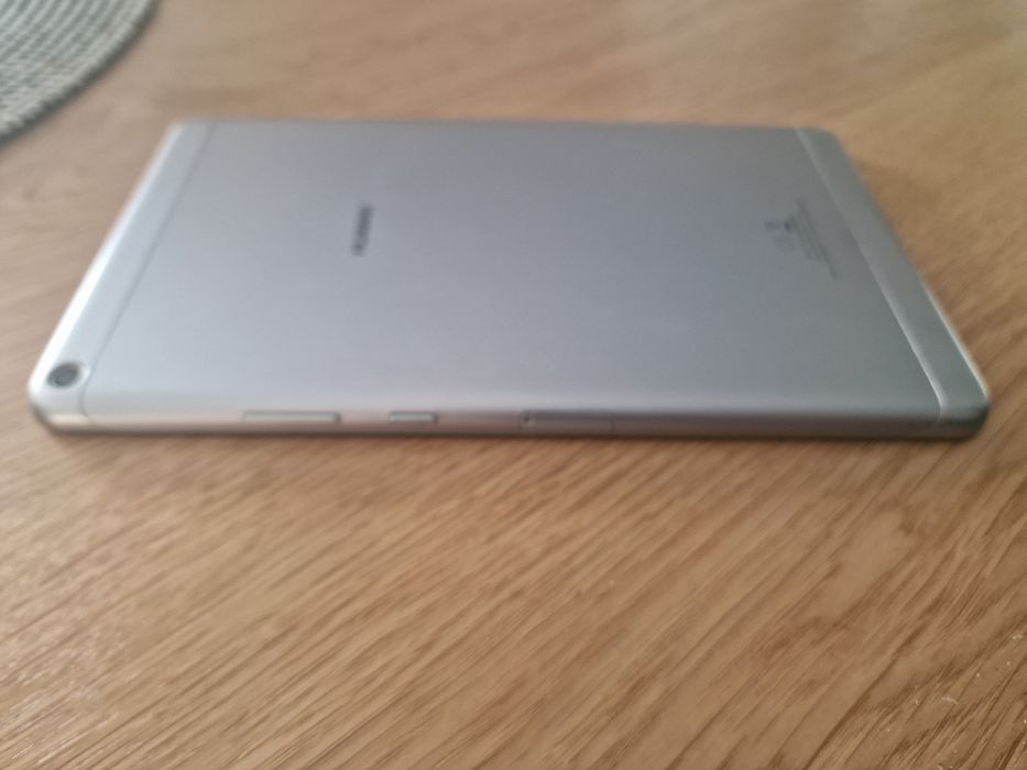 Tablet Huawei 8" mediaPad  T3  w pełni sprawny