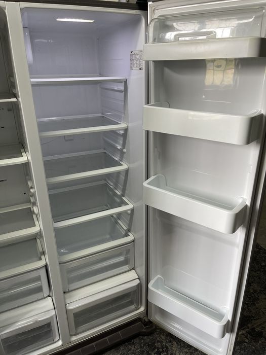 Холодильник Samsung RSA1UHMG