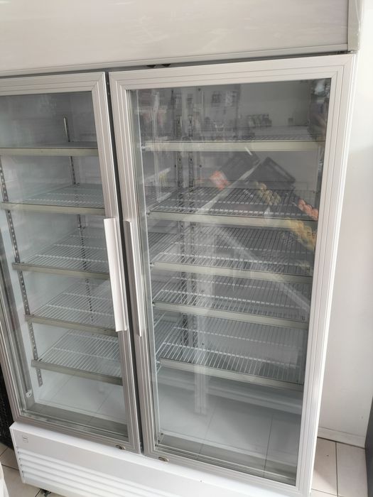 Vitrine de refrigeração vertical