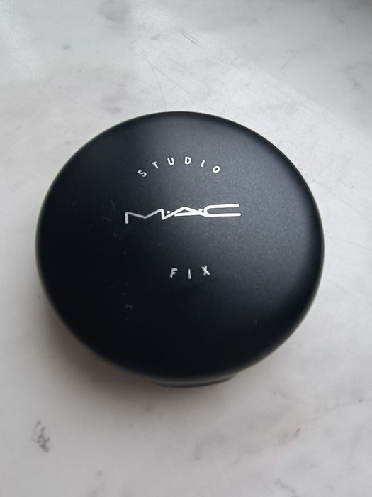 MAC 2w1 podkład i puder w kamieniu Studio Fix NC41
