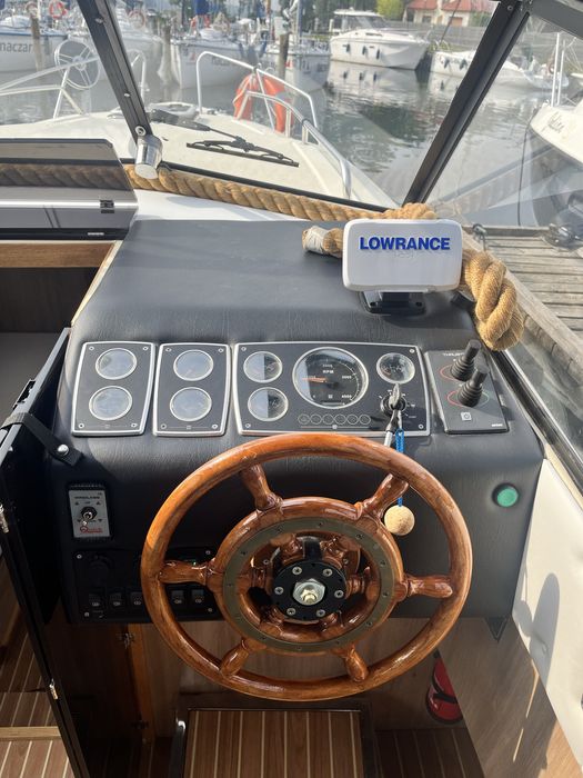 Jacht Motorowy Hastla 26 houseboat Bogate Wyposazenie