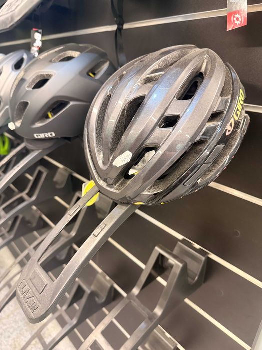 Wieszak na kask, spacewall, ekspozytor
