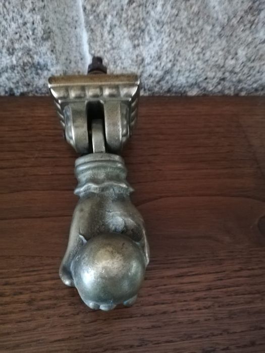 Batente de porta/portão antigo.