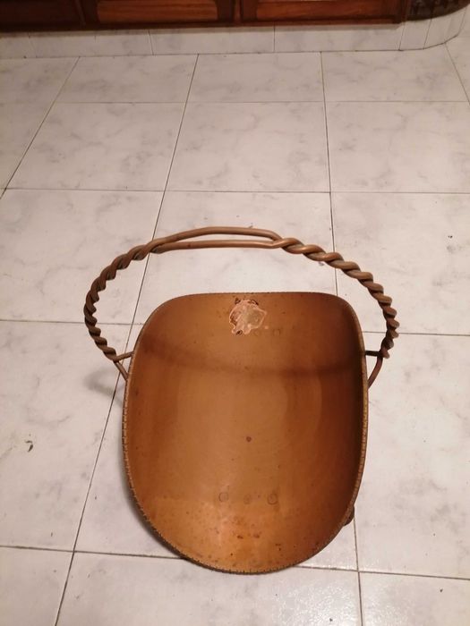 Cesto/Suporte para Lenha em Cobre Antigo
