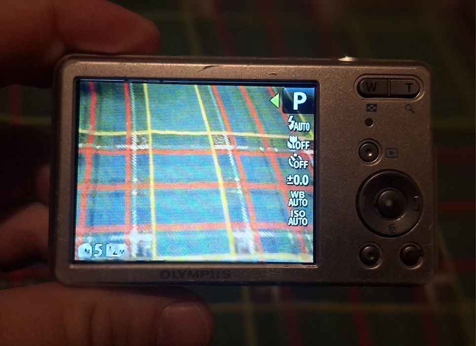 Câmera Olympus D-700 com bolsa - Sem carregador