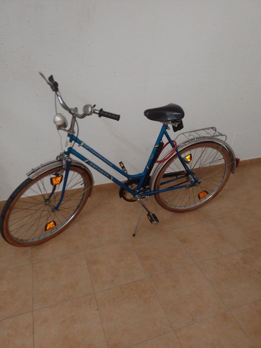 Bicicleta de marca ESCOHTE