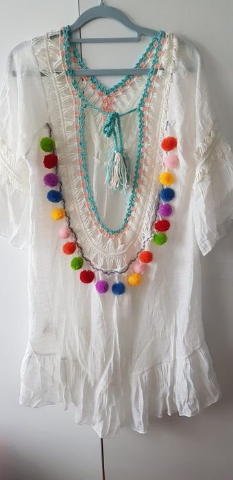 Nowa biała boho narzutka sukienka z pomponanami r.uniwersalny