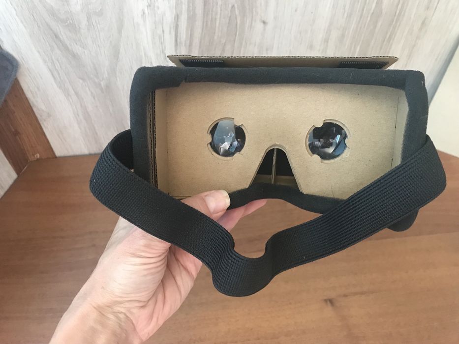 У наявності Окуляри VR