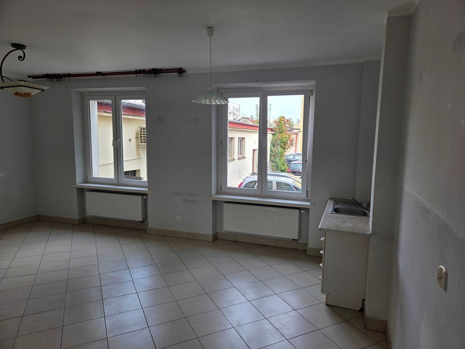 Sprzedam mieszkanie 48 m.kw. w bloku na parterze w ścisłym centrum Radzynia Podl.