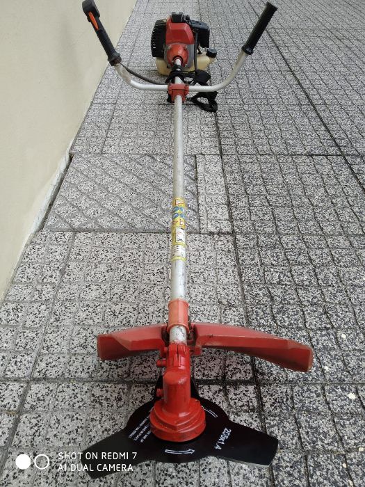Roçadora usada em bom estado