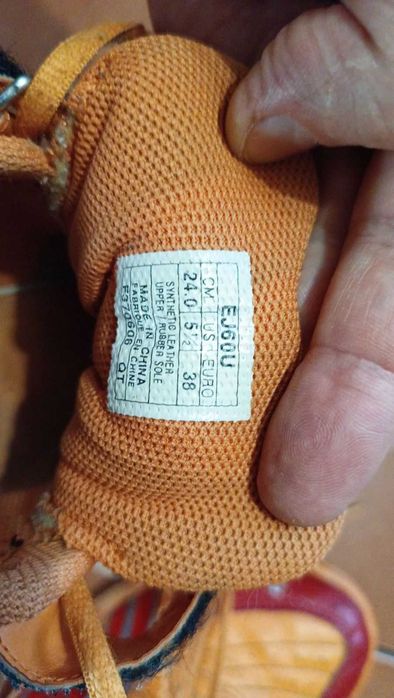 кросовки ASICS 38 розмір