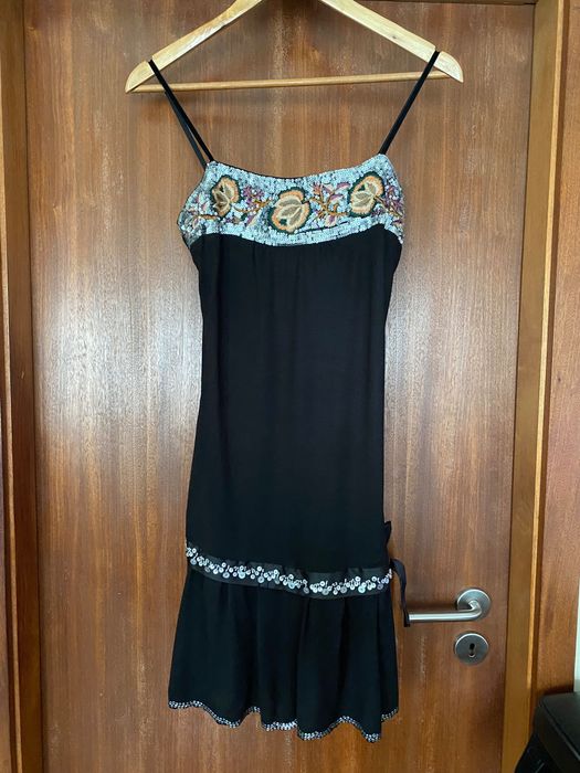 Vestido curto lantejoulas da Zara