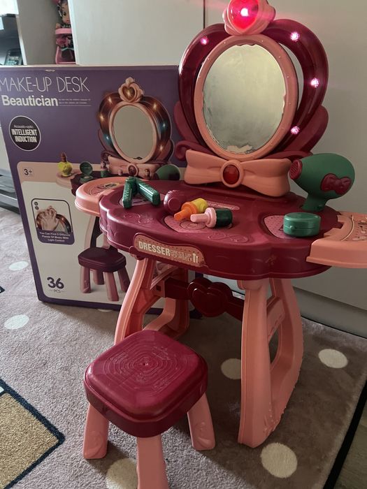 Столик для маленькоі принцеси