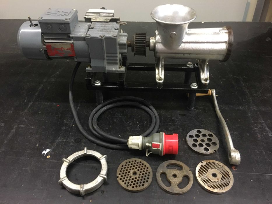 Maszynka do mięsa z motoreduktorem typu Wilk