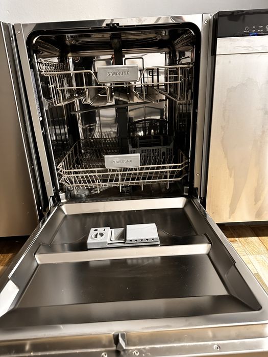 Вбудована посудомийна машина SAMSUNG,привезена з Німеччини.