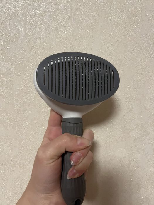 Щітка для тварин із самоочищенням