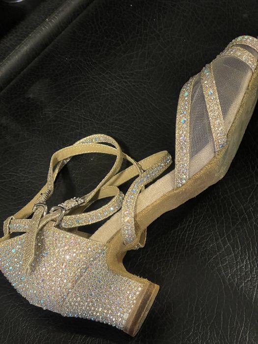 Туфлі танцювальні з камінцями