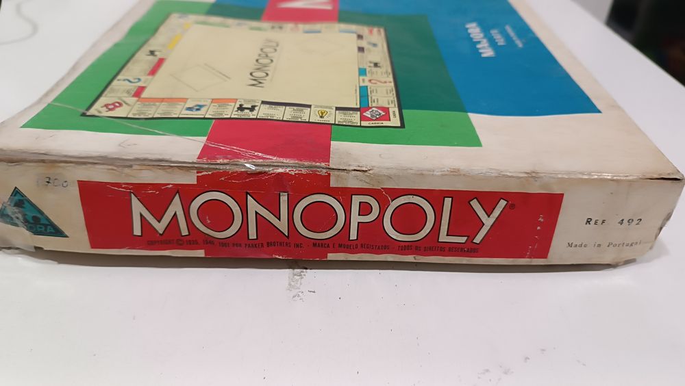 Jogo de tabuleiro Monopólio em muito bom estado.