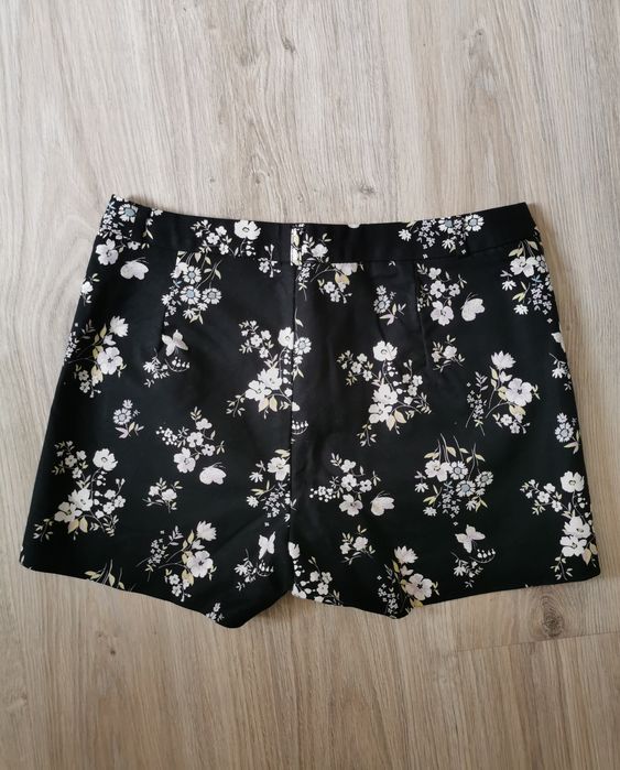 Stylowe spodenki w kwiatki rozmiar M