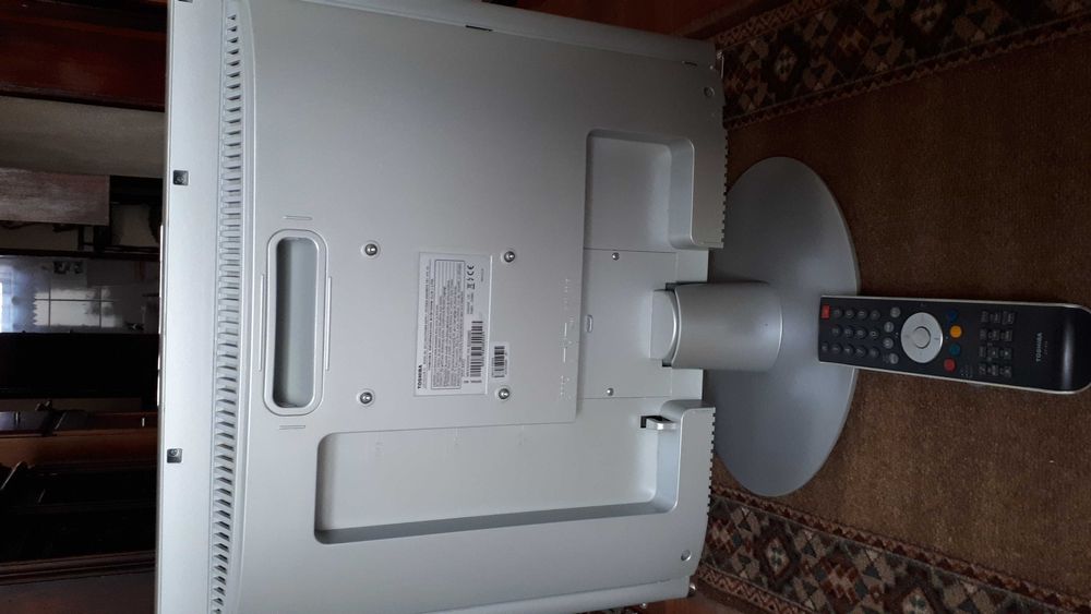 Toshiba LCD TV and Computer Monitor64309584604547121