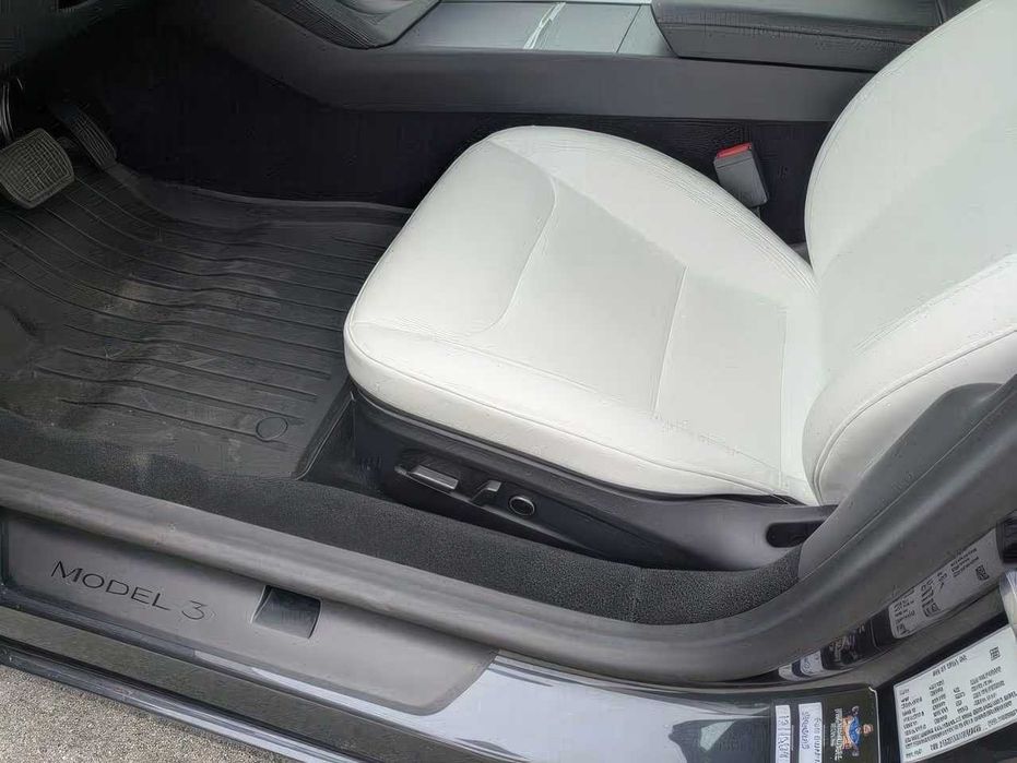 Tesla Model 3      2024