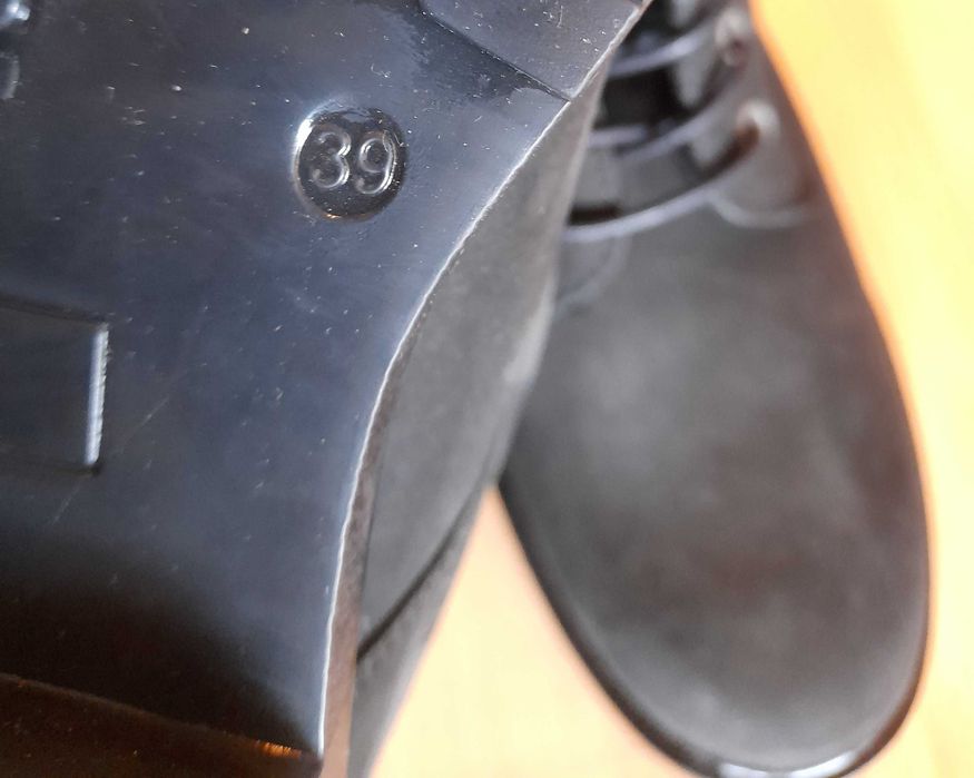 Botas Pretas, novas.