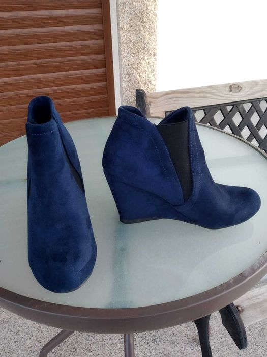Vendem-se botas de tacão e cano alto em muito bom estado