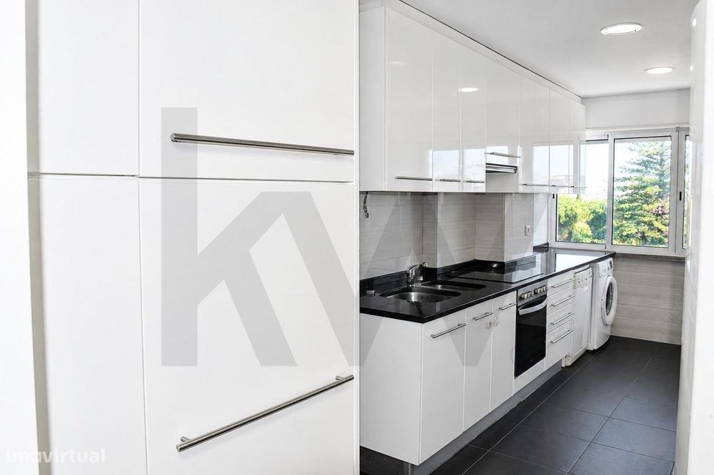 Lumiar | Apartamento T4 com boas áreas e vista desafogada.