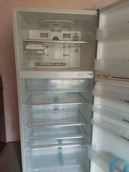 Продам холодильник Sharp под ремонт