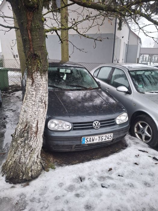 Sprzedam golfa 2002 alu ,klima