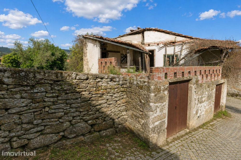 T2 em Ruína para Reconstruir em Santa Valha, Valpaços