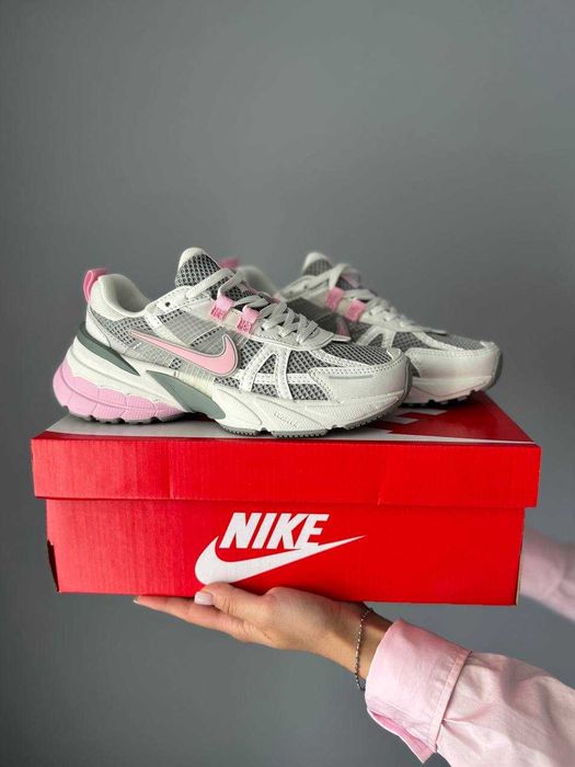 Кросівки Nike V2K Runtekk Beige Grey Pink | кроси Найк В2К Рантекк біло-сірого кольору текстиль