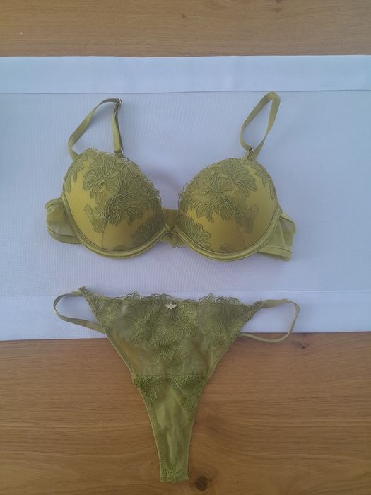 Komplet bielizny biustonosz + stringi 75B