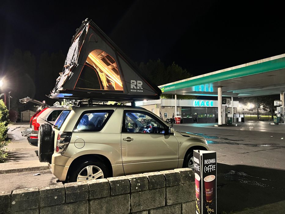 Tenda overland rígida com isolamento térmico