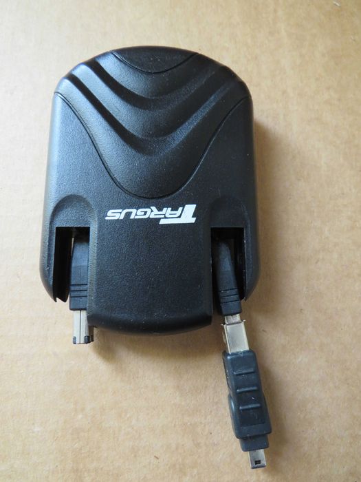 Cabo FIREWIRE plano/flat extensível/retrátil Marca TARGUS Estado novo.