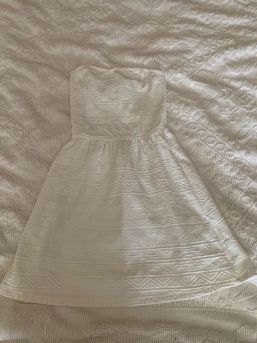 Vestido branco com relevo