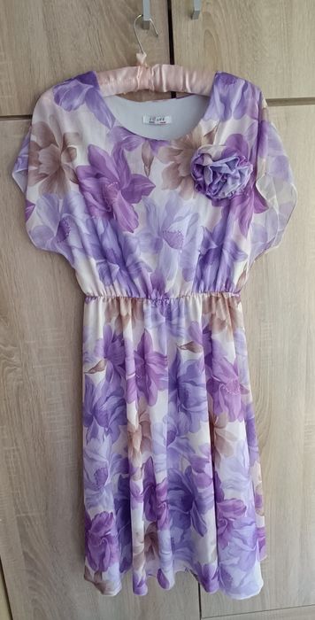 Nowa sukienka w kwiatki rozmiar uniwersalny