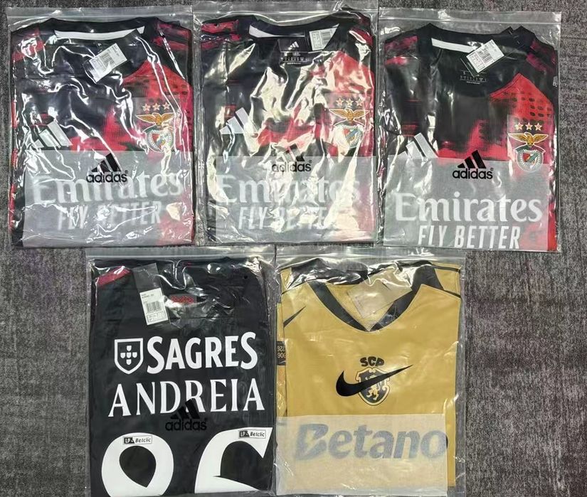 Camisolas de vários clubes e seleções