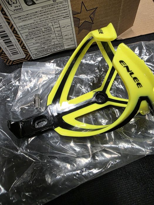 Suporte amarelo bicicleta para garrafa água