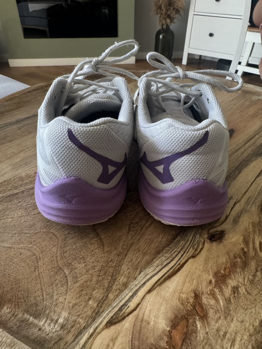 Oddam buty dla dziecka do siatkówki 34,5