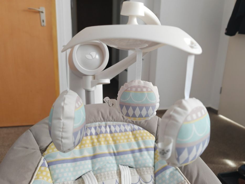 Huśtawka dla niemowląt bujaczek  Joie