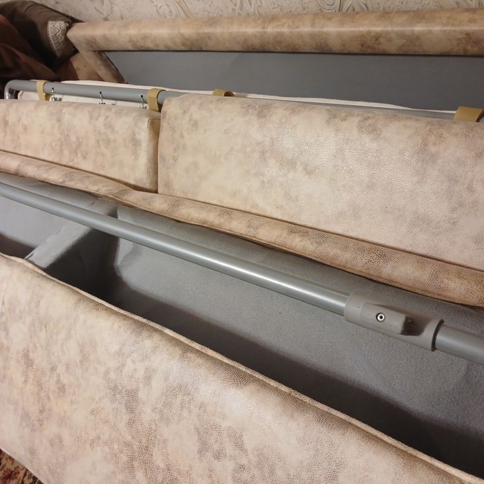 Раскладной диван, новая оббивка