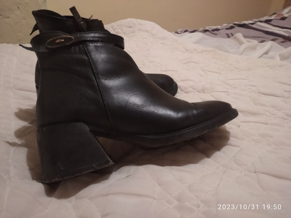 Чоботи жіночі шкіряні