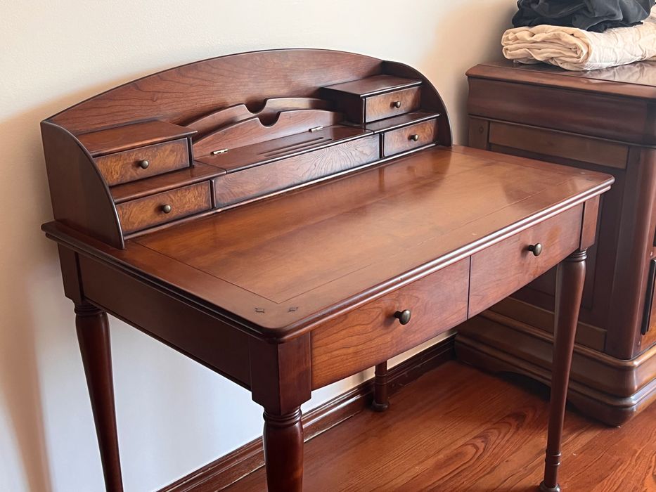 Classic Wooden Desk with Exquisite Detailing