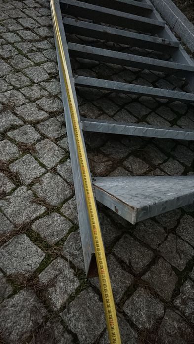 Escada em ferro metalizada