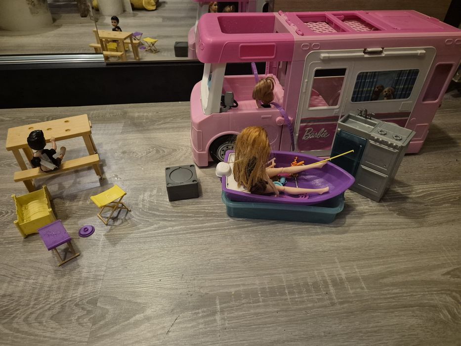 Samochod barbi  kamper orginal