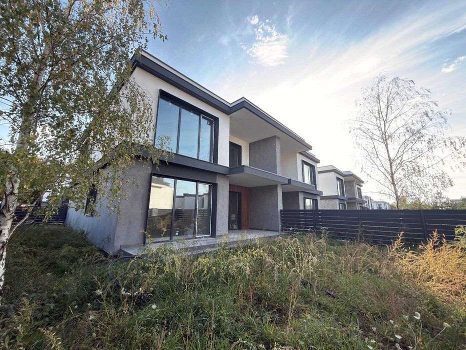 Продаж котеджу · КМ «Stone Village» · с. Конопниця, вул. Дзеркальна 185 м² · 2 поверхи · Преміум-клас · Забудовник Stone Development